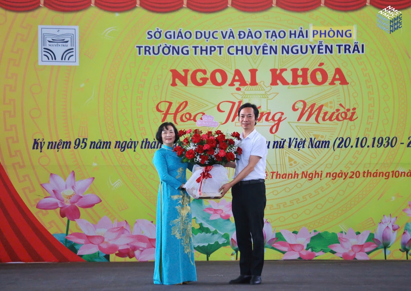 Chương trình ngoại khóa “Hoa tháng mười” chào mừng ngày Phụ nữ Việt Nam 20/10